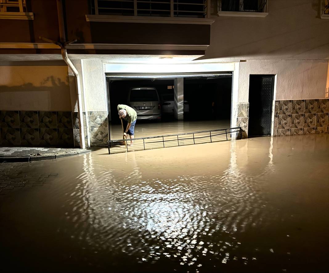 Konya’nın komşu ilini sağanak vurdu 16